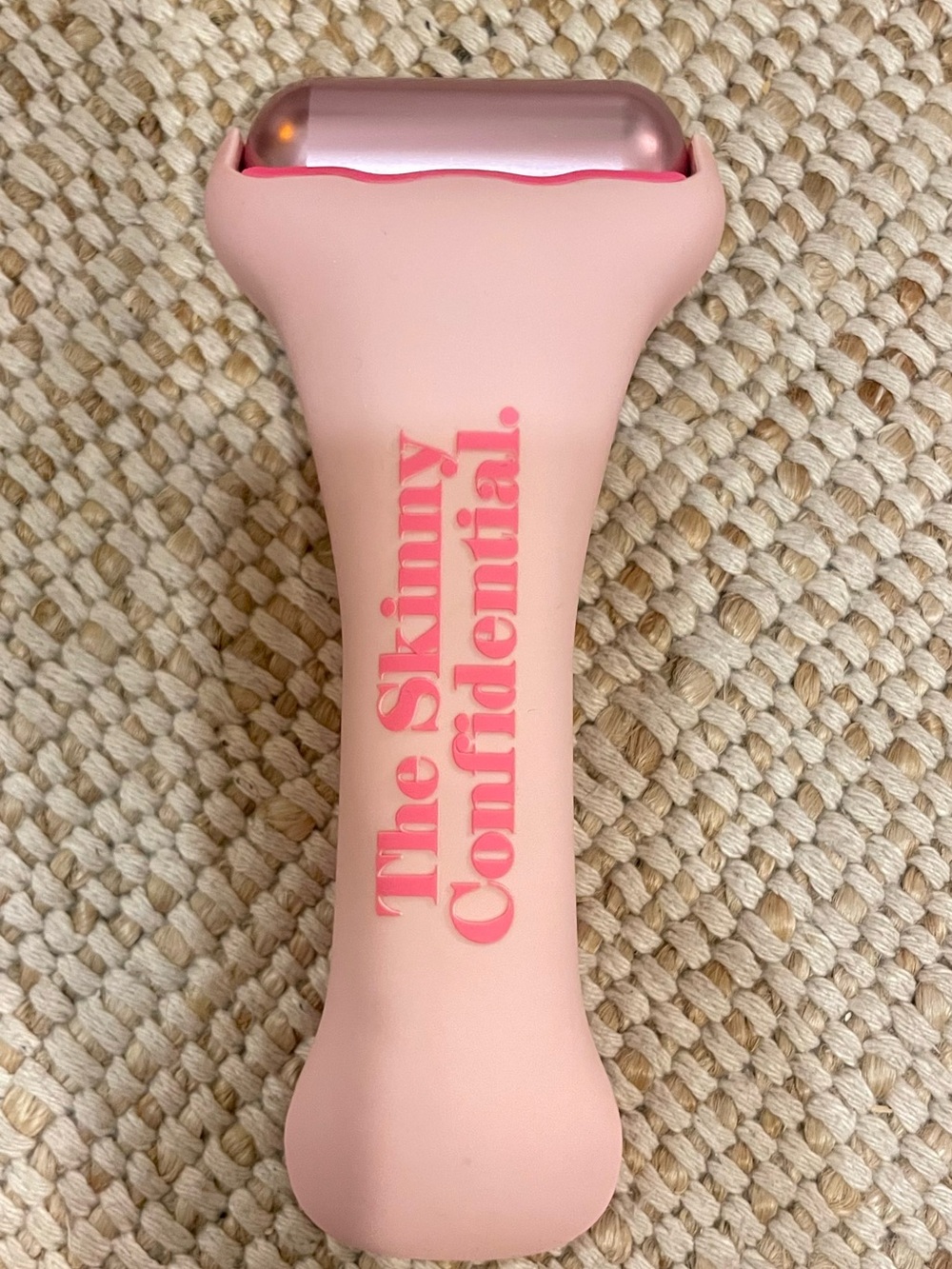 The Skinny Confidential Pink Facial Roller for Depuffing and Smoothing